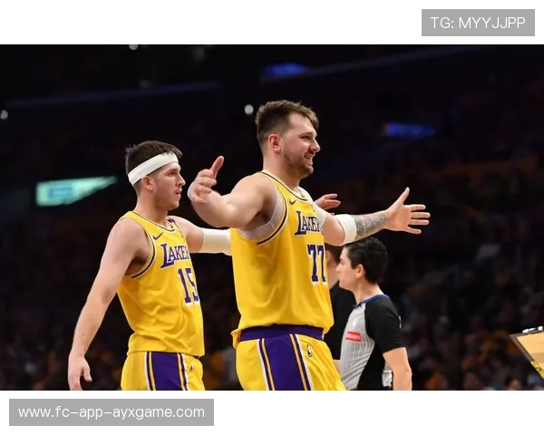 NBA湖人连续强攻内线得势,节奏完全由洛杉矶掌控