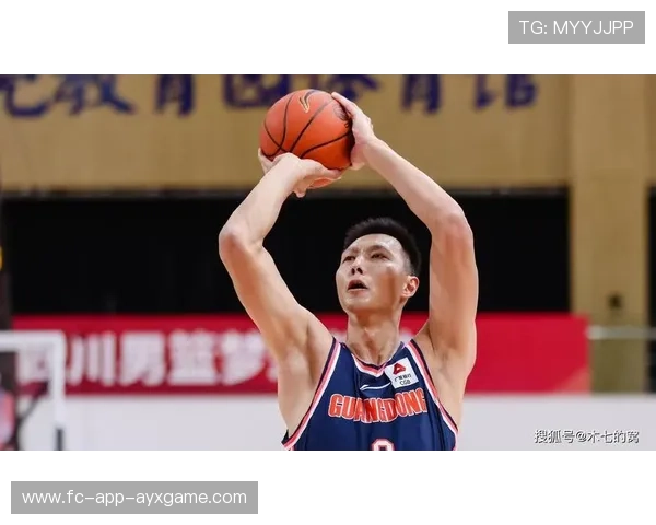 CBA 新秀试图隔扣失败！摔倒姿势上热搜