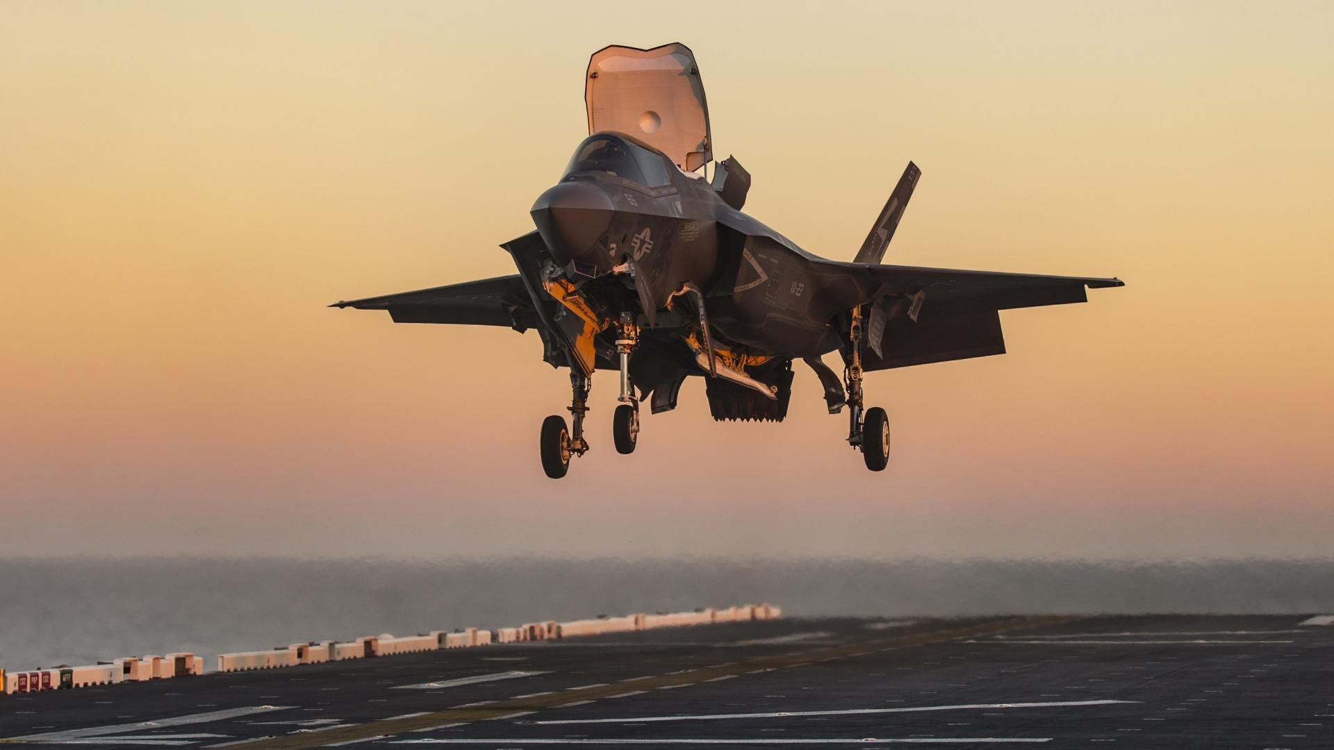 拜仁双后腰拦截覆盖能力极强,拜仁套后腰